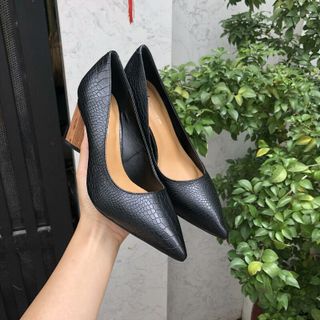 Giày bít mũi nhọn gót trụ lăn vân gỗ cực sang