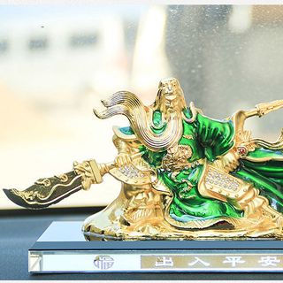 Nước hoa trang trí ô tô