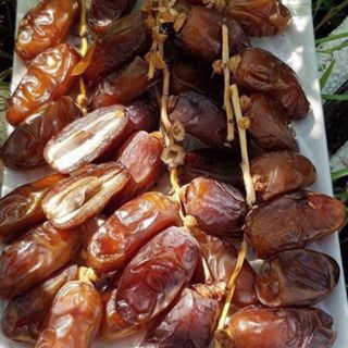 Chà là khô nguyên cành 05kg