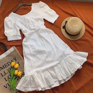 ĐẦM TRẮNG XÔ SỌC NƠ LƯNG
