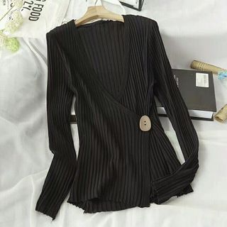 Áo Thun len Sới Dọc Cổ Khoét Nút