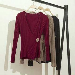 Áo Thun len Sới Dọc Cổ Khoét Nút