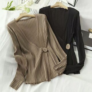 Áo Thun len Sới Dọc Cổ Khoét Nút
