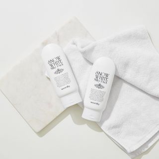 Phân phối độc quyền KEM TẮM TRẮNG SECRET KEY SNOW WHITE MILKY PACK