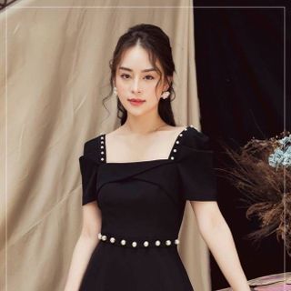 ĐẦM CỔ VUÔNG TAY NGẮN KẾT CƯỜM EO VÀO VÒNG VAI MS 2349