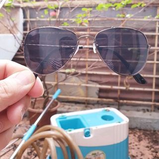 trẻ em mắt phi công