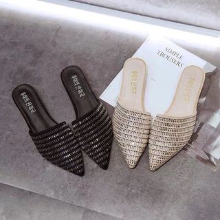 Dép sục đá