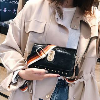 Túi Đeo Vai Xu Hướng Đinh Tán D086