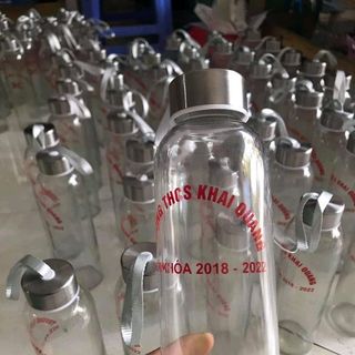 chai thủy tinh có dây in logo trường học