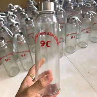 chai thủy tinh có dây in logo trường học