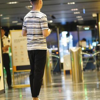 Áo Thun Nam Sọc Nâu In Chữ CELEB