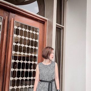Đầm suông tweed sát nách buộc nơ đen