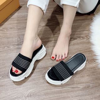 Dép gót thồ