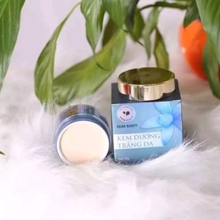 kem dưỡng trắng giảm nám và tàn nhang đôi môi