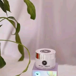 kem dưỡng trắng giảm nám và tàn nhang đôi môi
