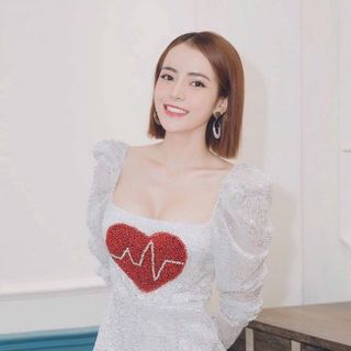 ĐẦM TAY LỞ CỔ VUÔNG THÊU TRÁI TIM TRƯỚC NGỰC MS 2373