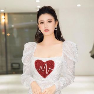 ĐẦM TAY LỞ CỔ VUÔNG THÊU TRÁI TIM TRƯỚC NGỰC MS 2373