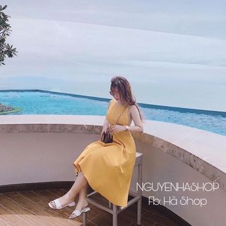 Đầm maxi vàng hở lưng