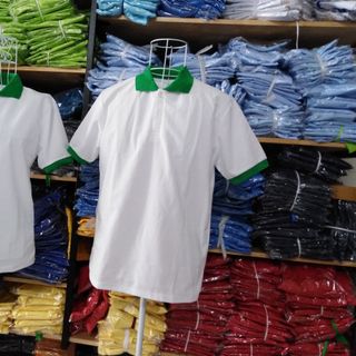 áo thun cá sấu trắng cổ xanh lá