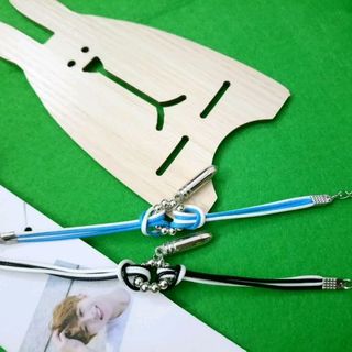 Vòng tay da cặp bao gồm 2 dây và 2 mặt