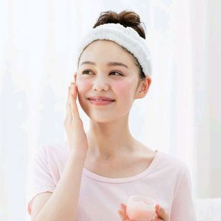 Kem Thạch Đào Dưỡng Trắng Ẩm Mượt Momopuri