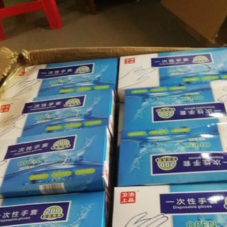 Hộp 100 đôi găng tay nilông dùng một lần
