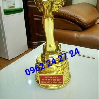 công ty chuyên sản xuất kỷ niệm chương cúp đồng vinh danh nơi đúc cúp kỷ niệm