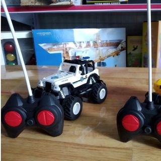 XE JEEP ĐIỀU KHIỂN 7 ĐỘNG TÁC CHO BÉ HT988-1