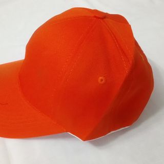 nón lưỡi trai màu cam