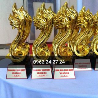 cơ sở bán cúp có sẵn địa chỉ sản xuất trực tiếp cúp vinh danh giải nghệ thuật bán cúp spa thẩm mỹ cúp bàn tay vàng