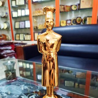 chỗ bán cúp giá rẻ xưởng sản xuất trực tiếp cúp vinh danh số lượng lớn cúp chuyên ngành làm đẹp