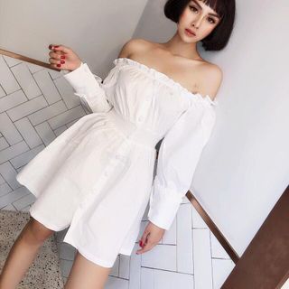 Đầm trắng trễ vai tay dài