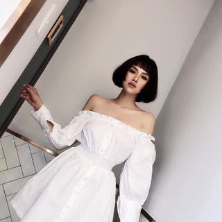Đầm trắng trễ vai tay dài