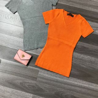 Áo len gân dệt tay ngắn cổ tim