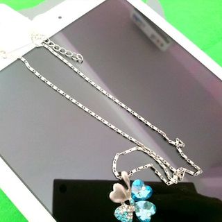 Dây chuyền mẫu hoa có nhiều màu