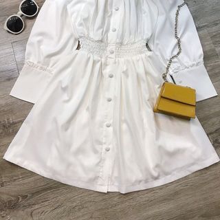 Đầm trắng trễ vai tay dài