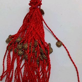 dây đỏ đeo tay kèm mặt