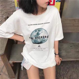Áo thun trắng form rộng in đơn giản