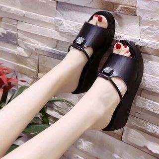 Dép xuồng đính đá