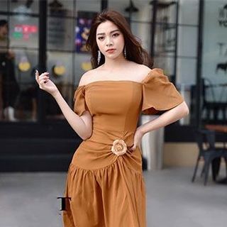 ĐẦM CÚP NGỰC CÓ TAY NGẮN EO ĐÍNH HOA HỒNG MS 2385