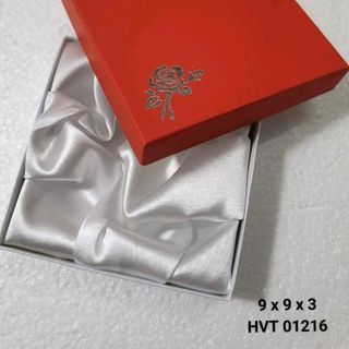 HỘP VÒNG GIẤY ĐỎ