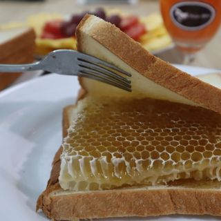 Mật Ong Bánh Tổ Thảo Mộc Hộp 300gr Nguyên Chất 100