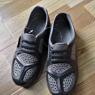 GIÀY NHƯA NAM KIỂU MỚI