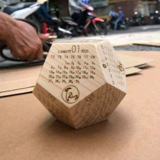 lịch gỗ đặc ngũ giác 12 mặt