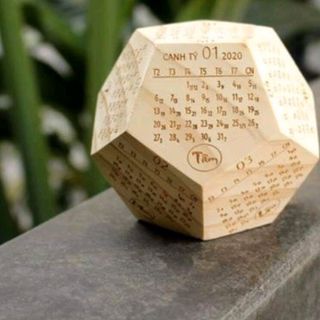 lịch gỗ 12 mặt để bàn