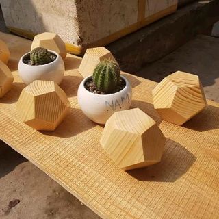 lịch gỗ ngũ giác để bàn