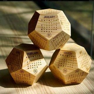 lịch gỗ ngũ giác để bàn