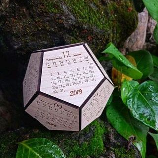 lịch gỗ ghép 12 mặt ngũ giác