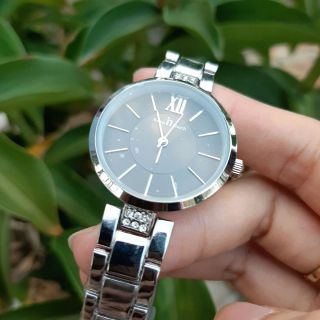 Đồng hồ nữ cực xinh phù hợp với mọi lứa tuổi