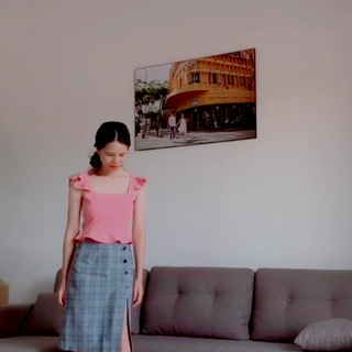 chân váy caro chẻ có đính nút